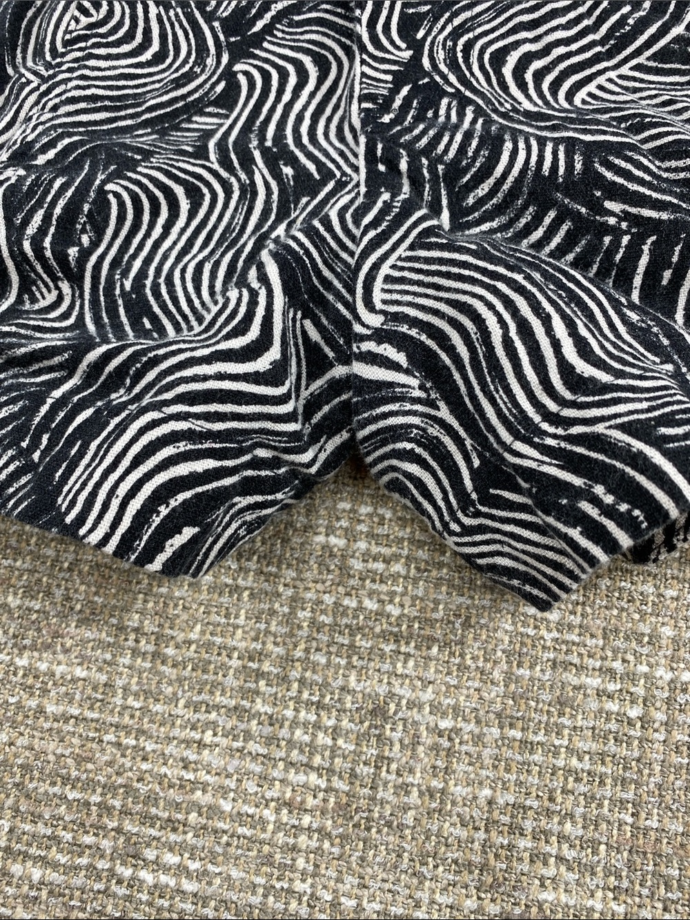 a new day black and White Wave Print Elastic Waist Athletic Shorts - Picture 6 of 13
